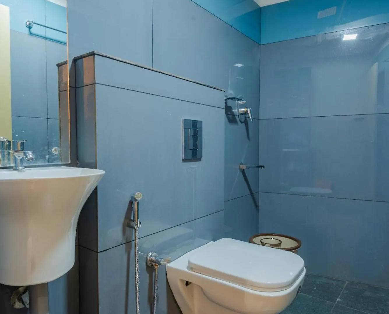Hotel Beverly Palace Kozhikode - Hotel And Restaurant Indie