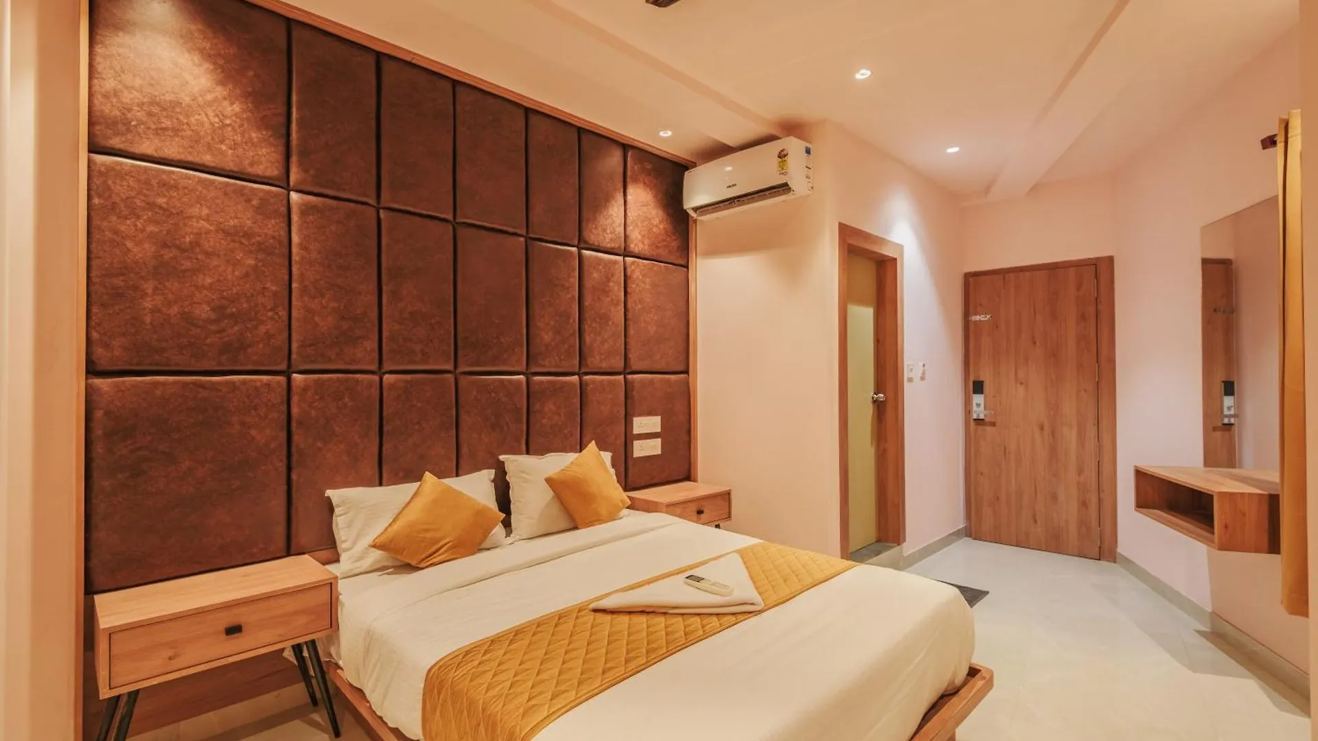 Hotel Beverly Palace Kozhikode - Hotel And Restaurant