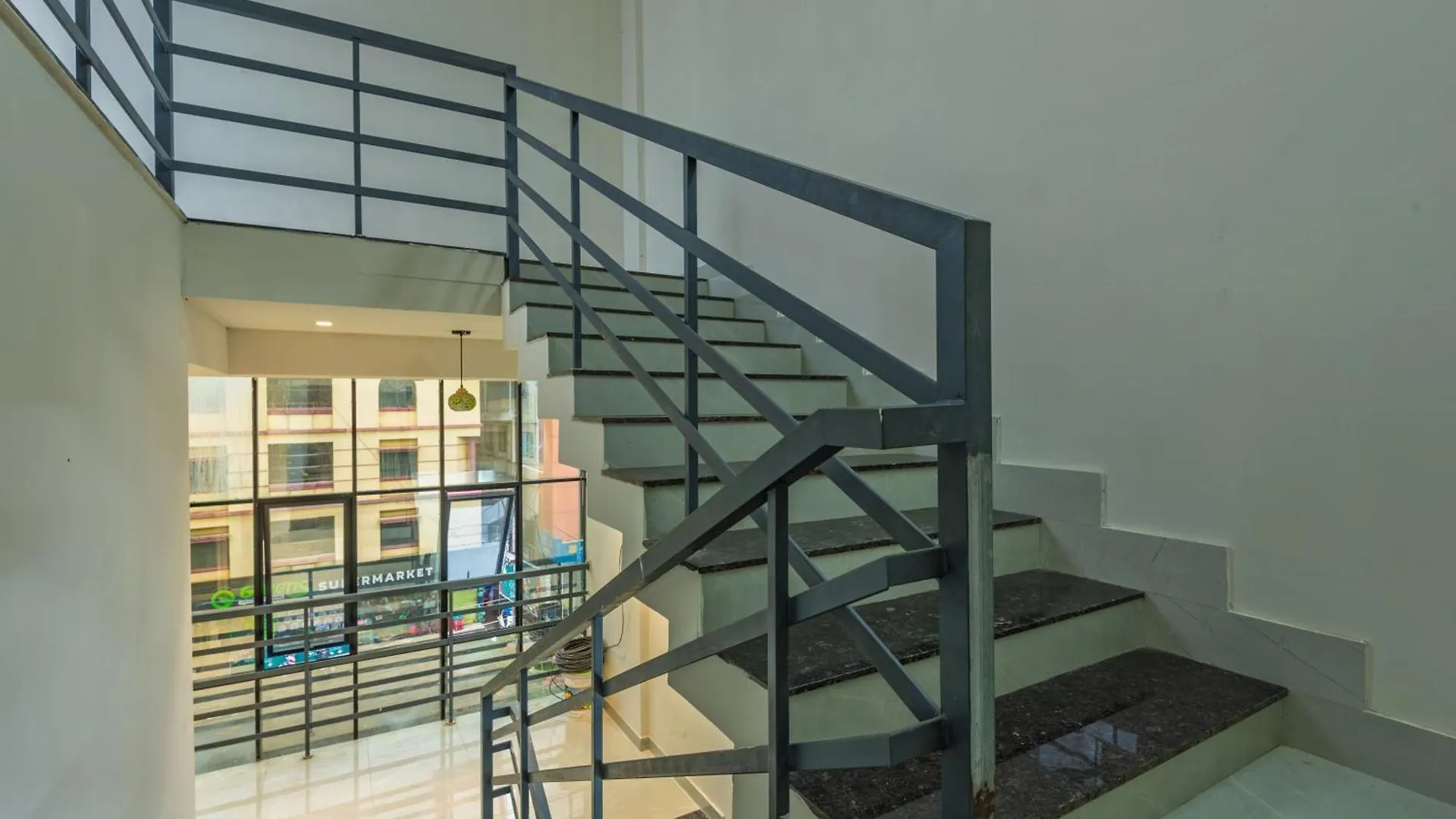 Hotel Beverly Palace Kozhikode - Hotel And Restaurant Indie