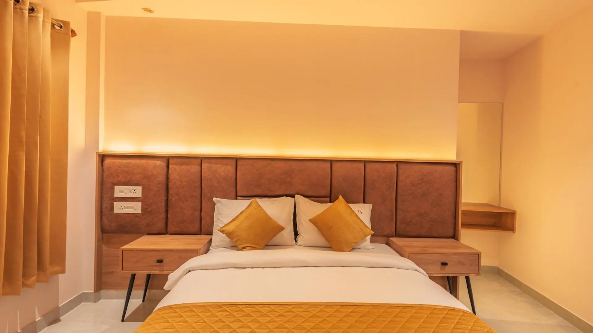 Hotel Beverly Palace Kozhikode - Hotel And Restaurant