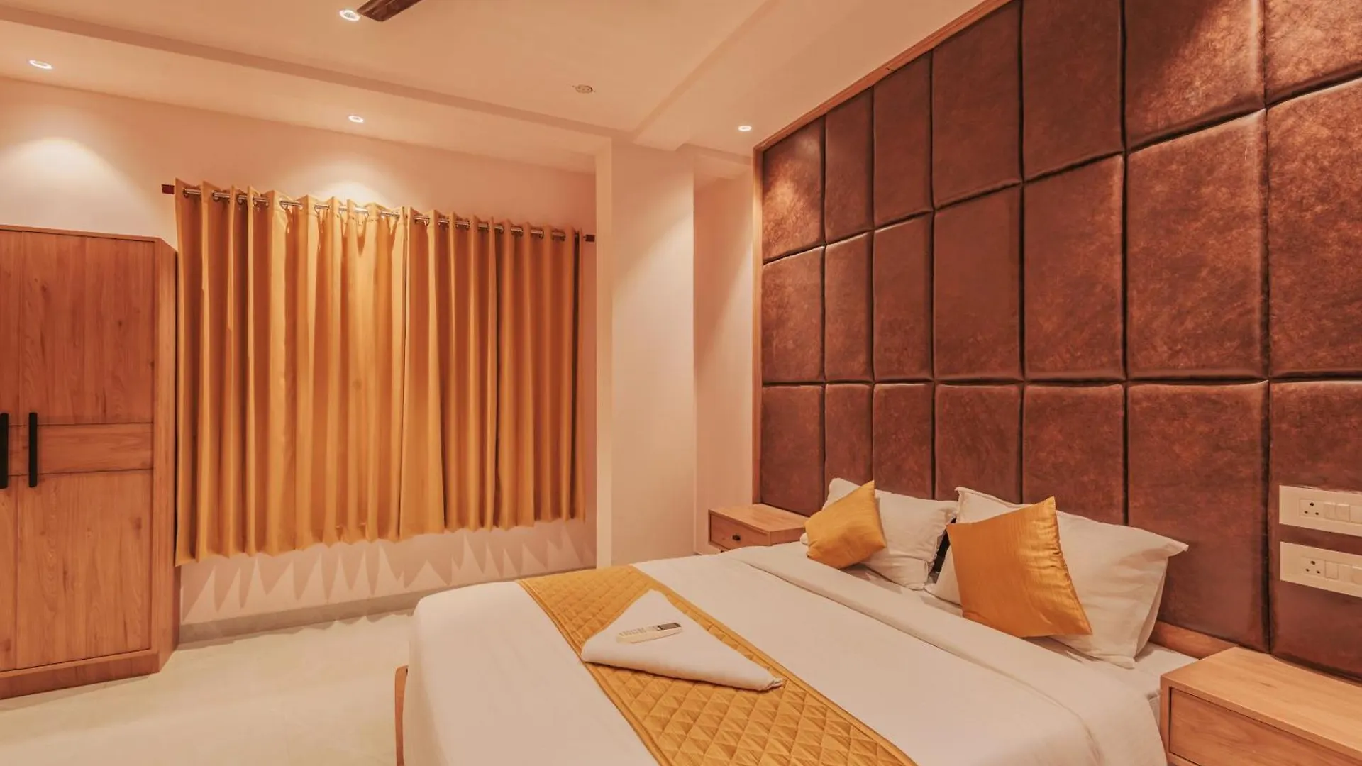 Hotel Beverly Palace Kozhikode - Hotel And Restaurant