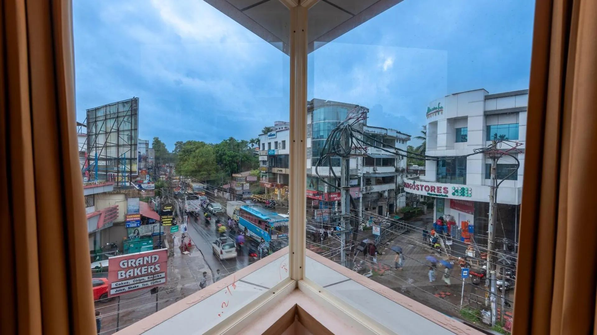 Hotel Beverly Palace Kozhikode - Hotel And Restaurant