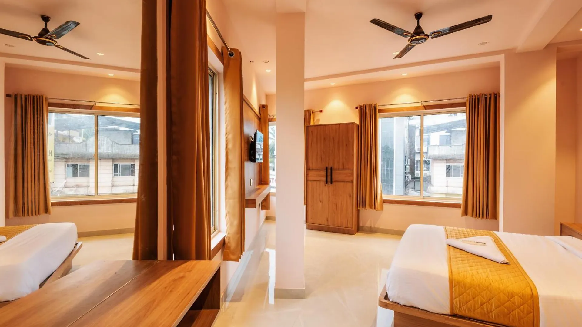 Hotel Beverly Palace Kozhikode - Hotel And Restaurant